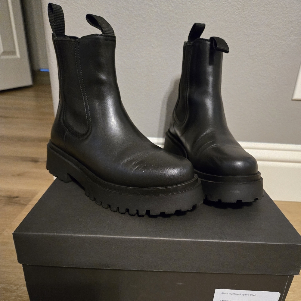 Thursday Boot Co. Chealsea black legend platform boots